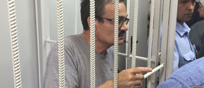 «На прогулку водят в ночное время одного, как в образе „шайтана“»
